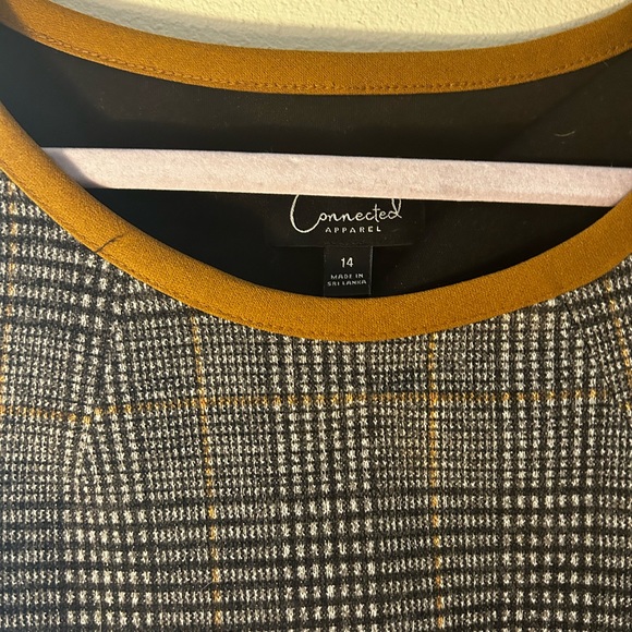 Connected tan and black plaid sheath dress - Picture 4 of 4